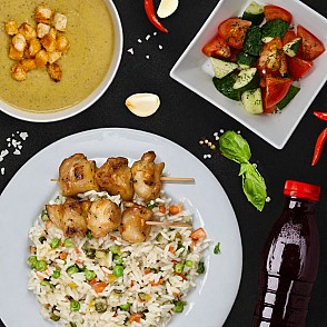 Комплексный обед с куриным шашлыком и рисом с овощами