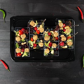 Салат микс с козьим сыром и ягодами